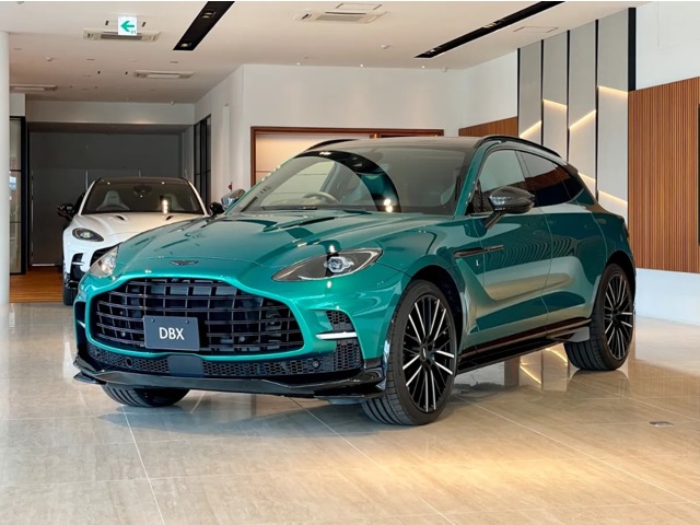 Aston Martin DBX 5