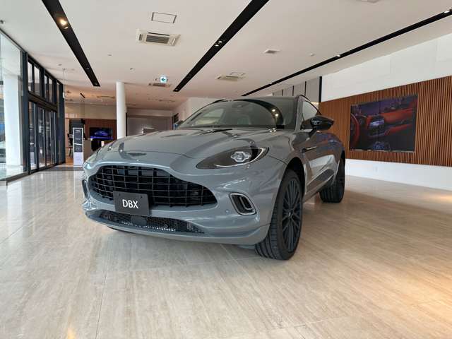 Aston Martin DBX 6