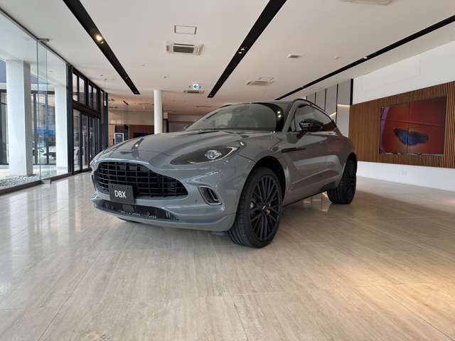 Aston Martin DBX 9