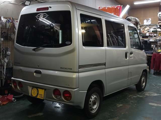 Mitsubishi Minicab Van 2