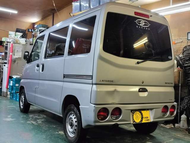 Mitsubishi Minicab Van 4