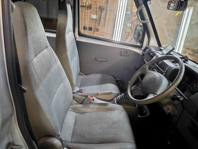 Mitsubishi Minicab Van 5