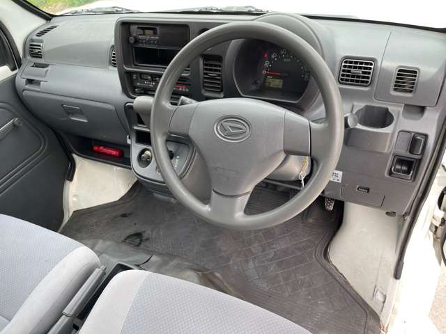 Daihatsu Hijet Deck Van 11