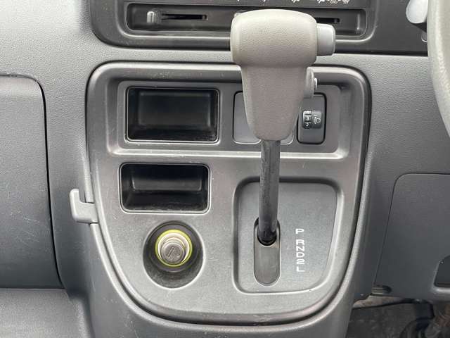 Daihatsu Hijet Deck Van 4