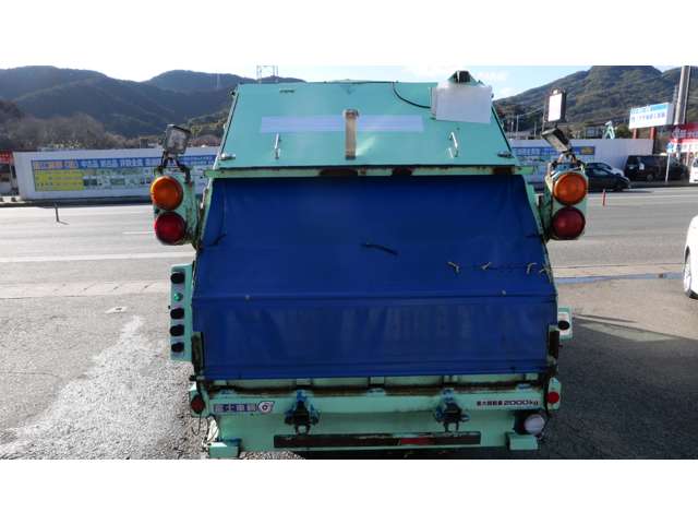 Isuzu Elf 7