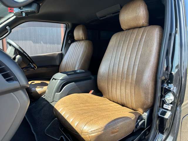 Toyota Hiace Van 11