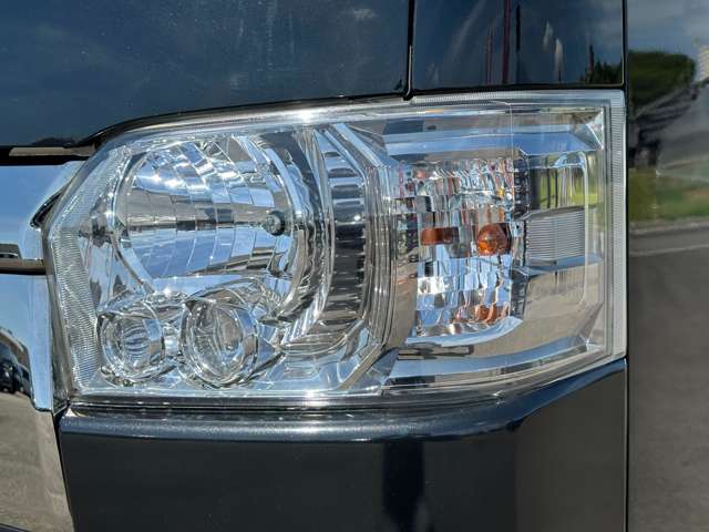 Toyota Hiace Van 3