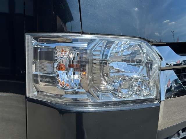 Toyota Hiace Van 5