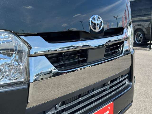 Toyota Hiace Van 7