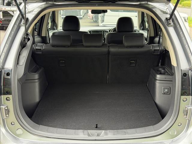 Mitsubishi Outlander PHEV 11