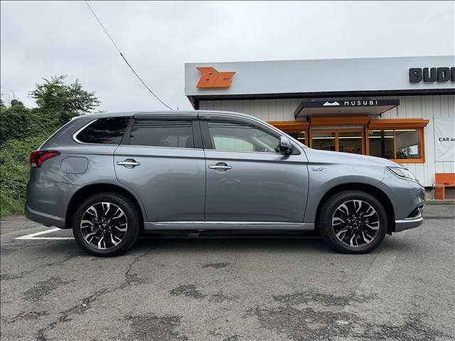 Mitsubishi Outlander PHEV 7