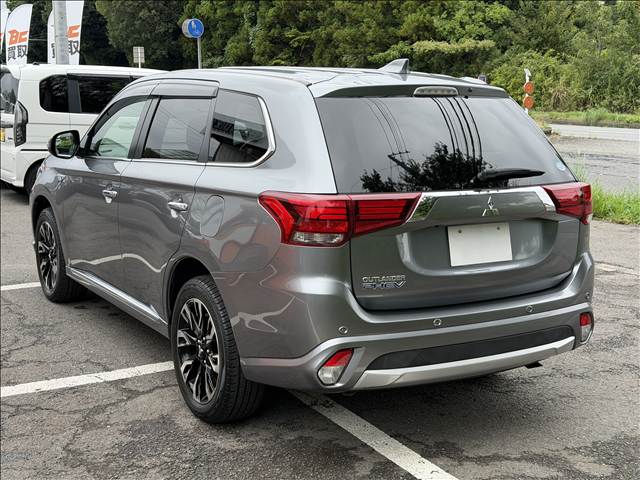 Mitsubishi Outlander PHEV 8
