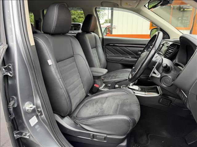 Mitsubishi Outlander PHEV 9