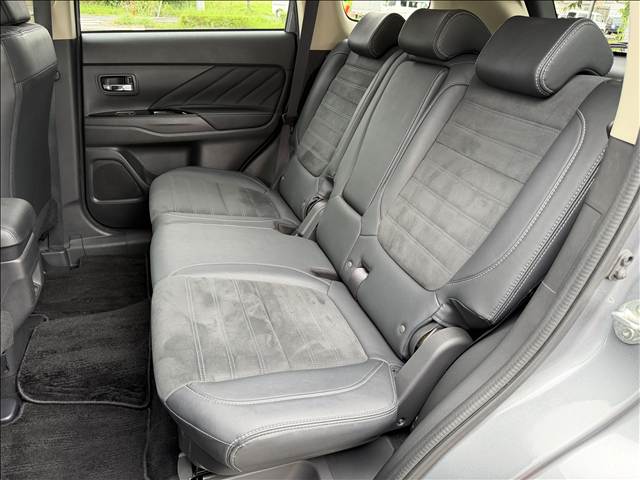 Mitsubishi Outlander PHEV 10