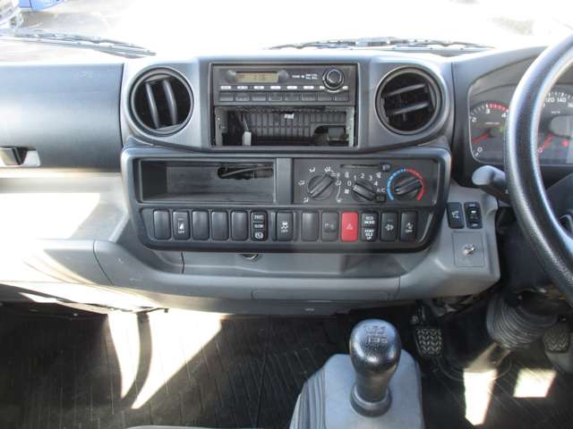 Hino Dutro 11