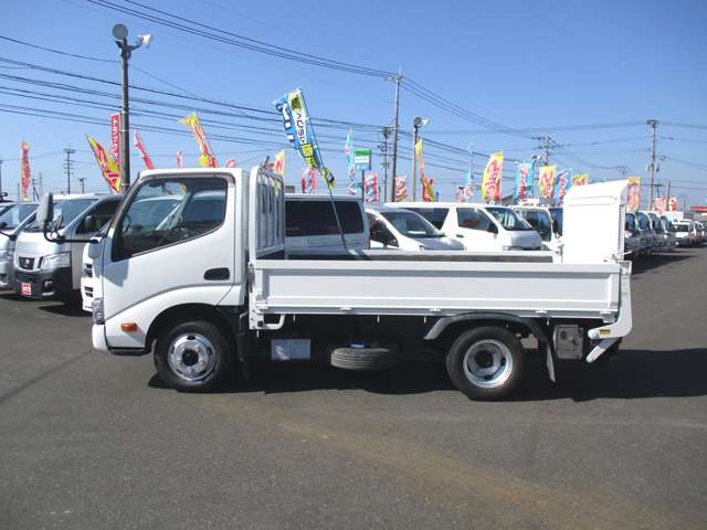 Hino Dutro 3