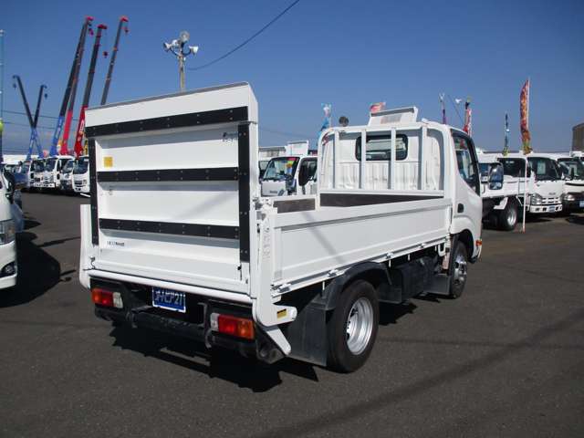 Hino Dutro 7