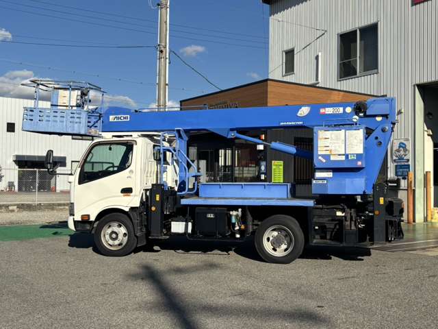 Hino Dutro 11