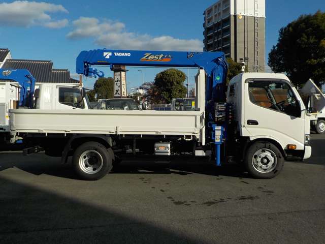 Hino Dutro 4