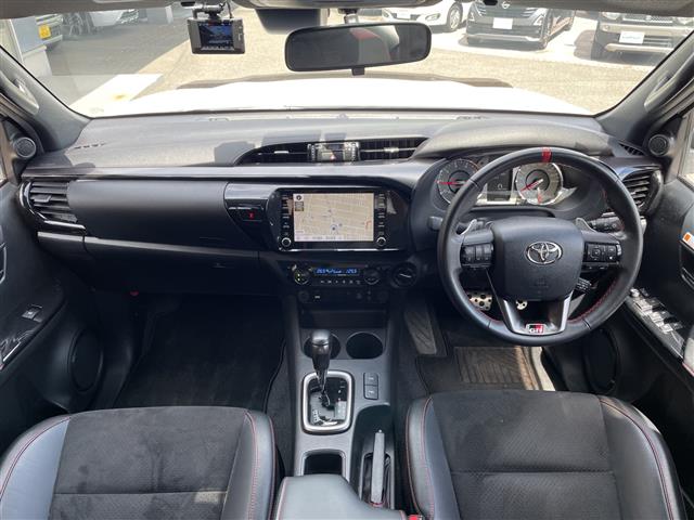Toyota Hilux 2