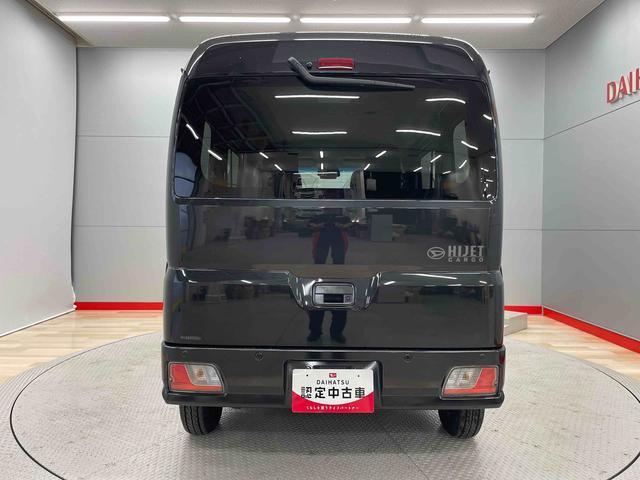 Daihatsu Hijet Cargo 4