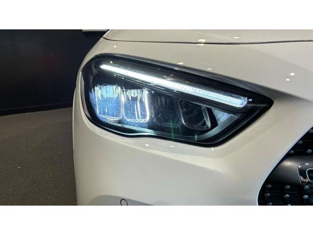 Mercedes-Benz GLA-Class 11