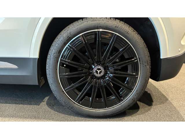 Mercedes-Benz GLA-Class 6