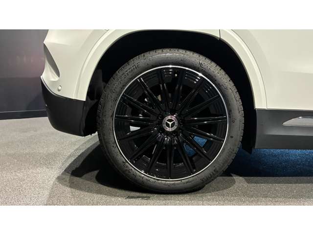 Mercedes-Benz GLA-Class 8