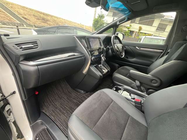 Toyota Alphard 9