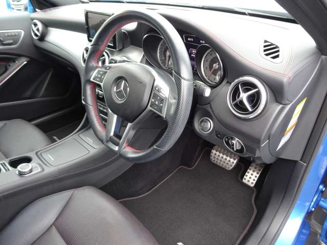 Mercedes-Benz GLA-Class 12