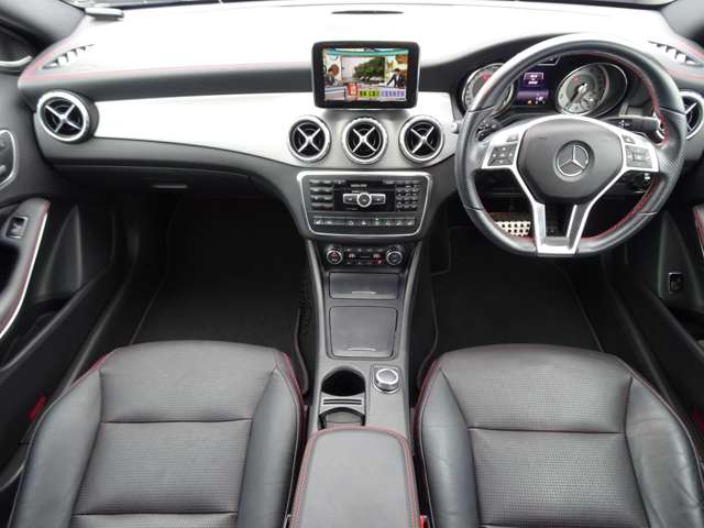 Mercedes-Benz GLA-Class 10