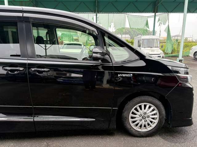 Toyota Voxy 11