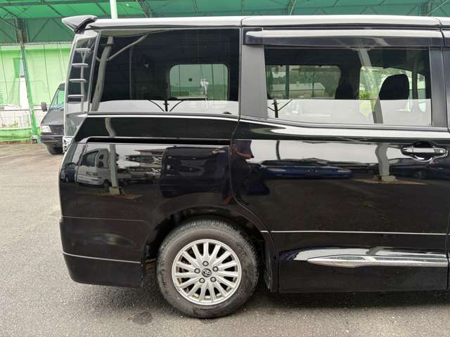 Toyota Voxy 12