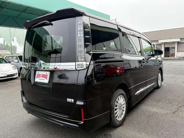 Toyota Voxy 5