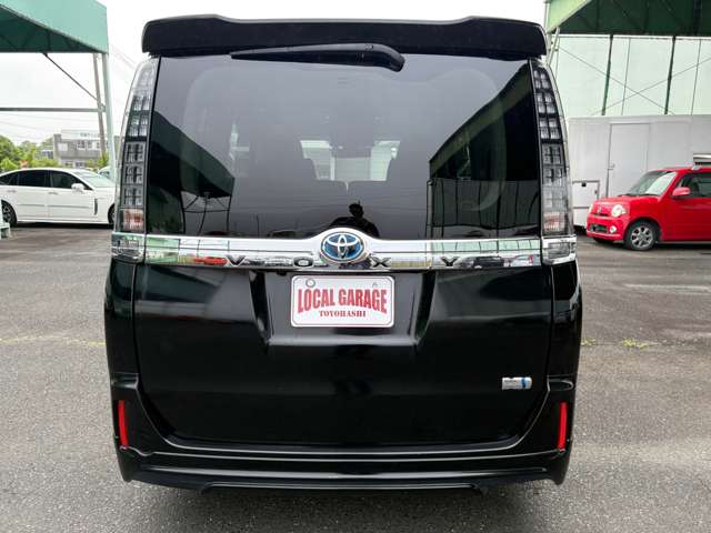 Toyota Voxy 6