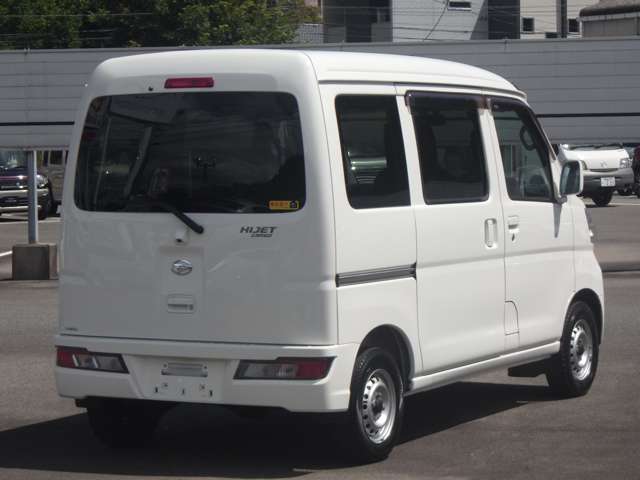 Daihatsu Hijet Cargo 2