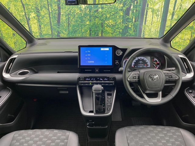 Toyota Voxy 2