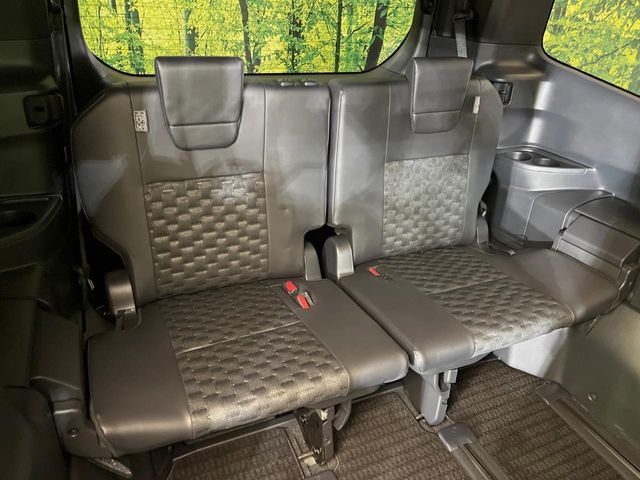 Toyota Voxy 10