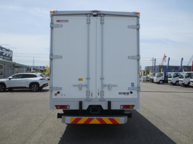 Mitsubishi Fuso Canter 7