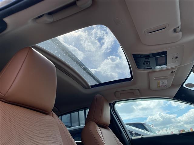 Lexus UX 6
