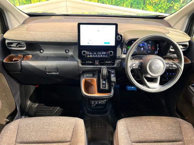 Toyota Sienta 2
