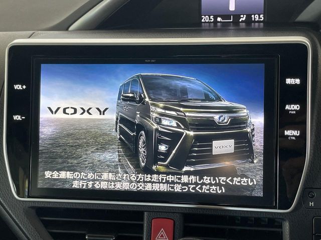 Toyota Voxy 3