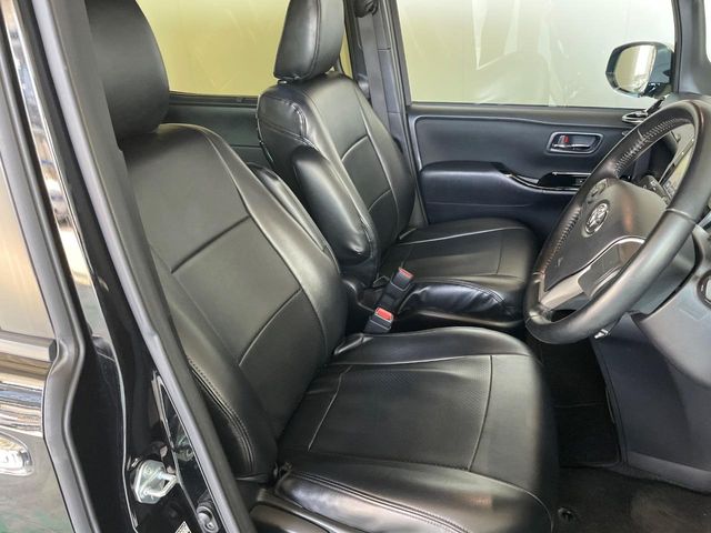 Toyota Voxy 7