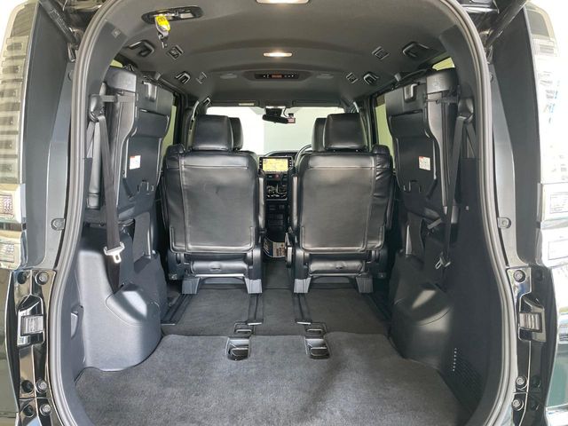 Toyota Voxy 10