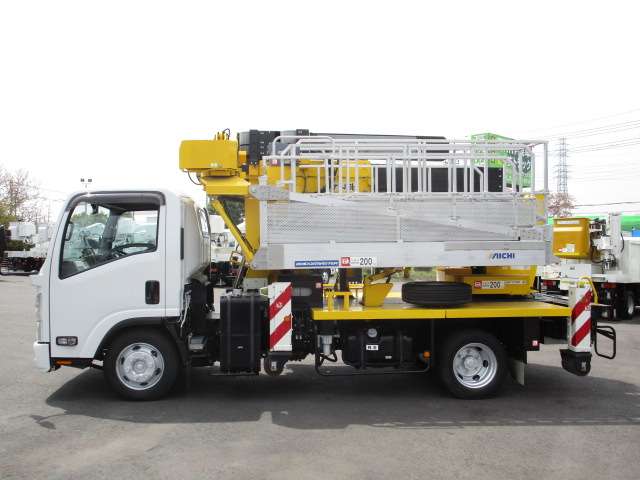 Isuzu Elf 7