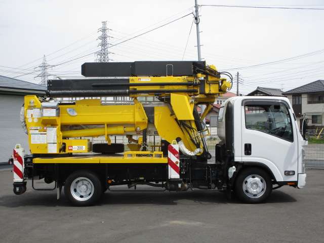 Isuzu Elf 8