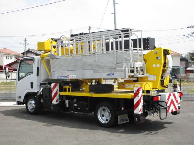 Isuzu Elf 9