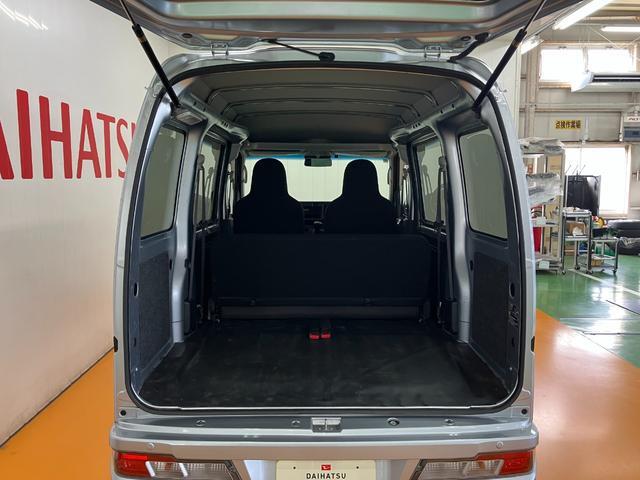 Daihatsu Hijet Cargo 12