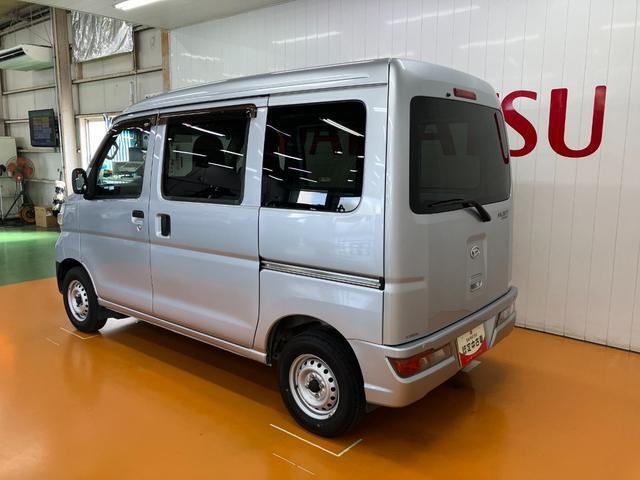 Daihatsu Hijet Cargo 6