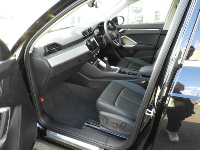 Audi Q3 12